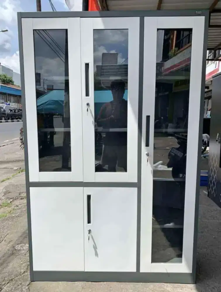 Lemari arsip 3pintu