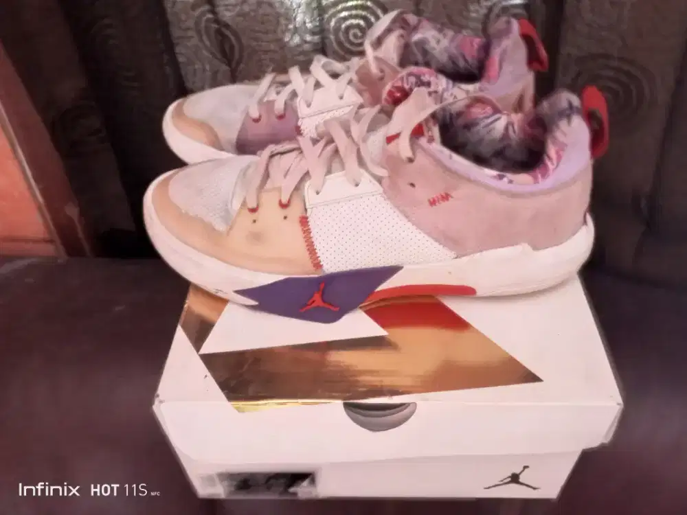 Sepatu basket Air Jordan Orisinil