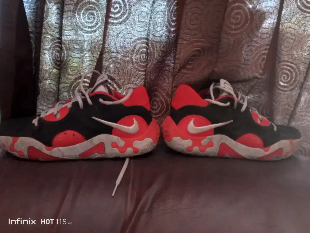 Sepatu basket Nike PG