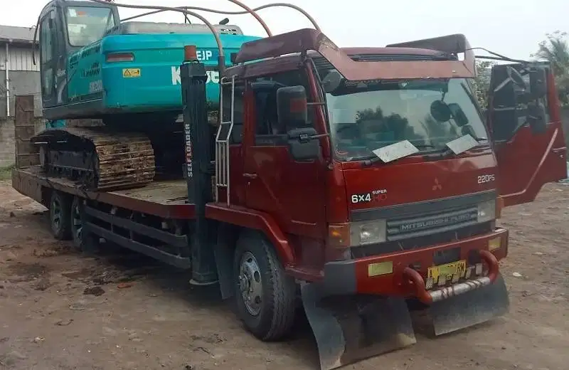 Dijual Self Loader Truck Mitsubishi 220PS Tahun 2005