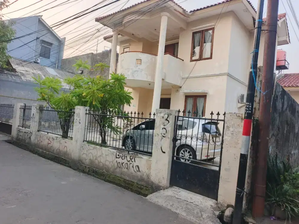 Di Jual Rumah di Rawamangun Luas di Dekat Terminal Rawamangun