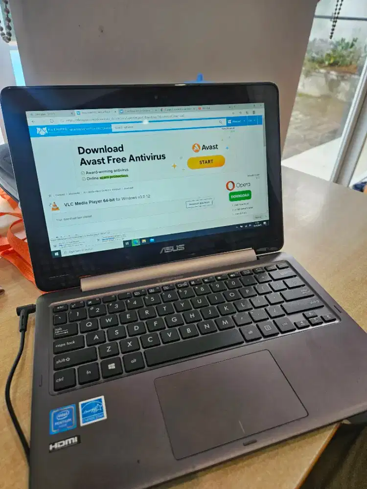 Asus laptop 2 in 1 tablet 12 inch tp201s