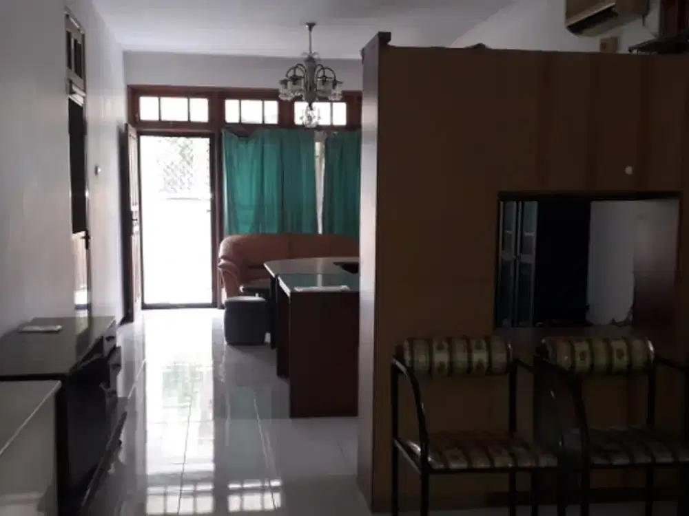 termurah rumah siap huni di rungkut. halaman belakang luas