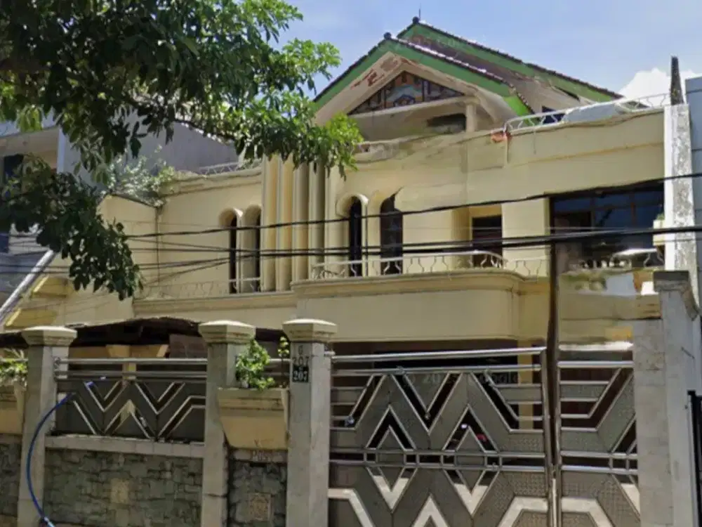 Jual rumah PUSAT kota Surabaya 3 lantai di Raya Kertajaya indah