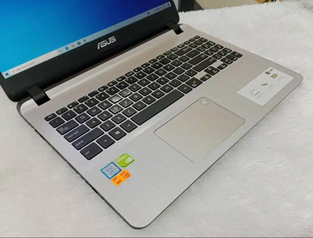 Asus a507u Core i5 - 8250u @ 1,8ghz Ram 4gb Ssd 128gb +1 tb hdd Vga