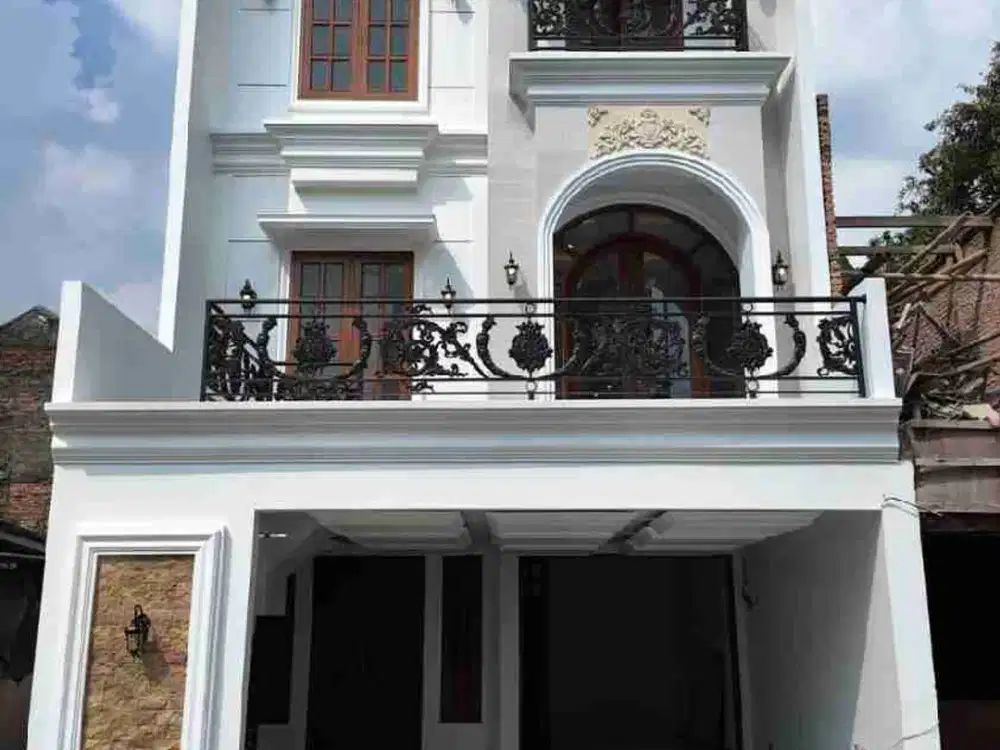Di Jual Rumah Tipe American Classic 3 Lantai Di Dalam Townhouse Jagakarsa , Jakarta Selatan