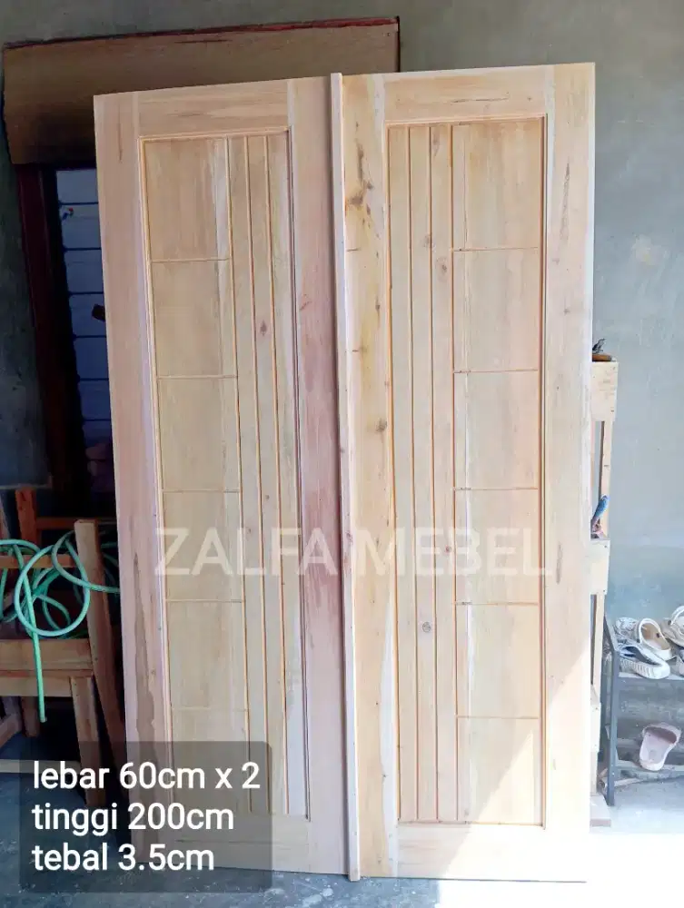 Pintu utama pintu kupu