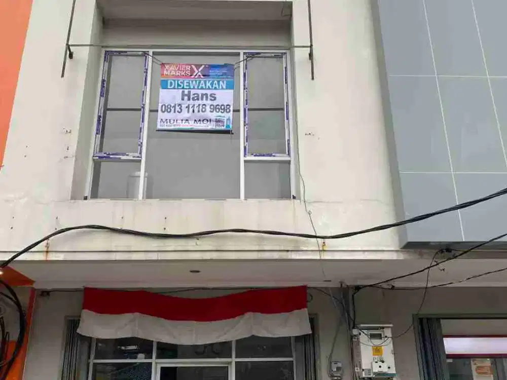 Ruko Cempaka Putih Raya di Jalan Sibuk