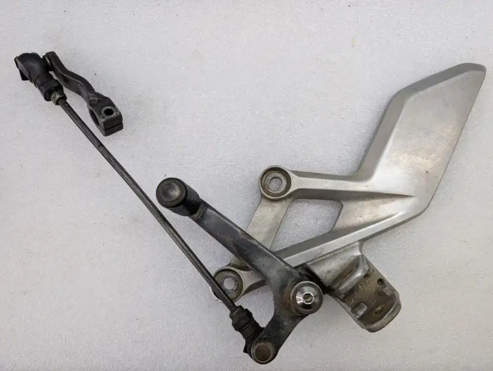 Footstep depan kiri cbr lokal K45A Ori