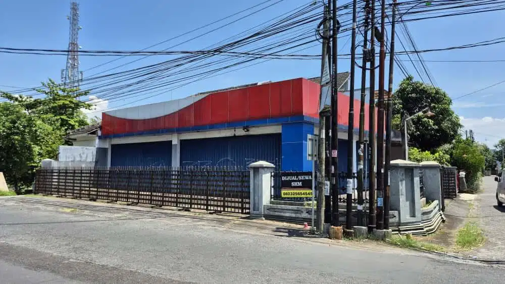 DiSewakan Ruko lebar depan 20 m (3 muka)
