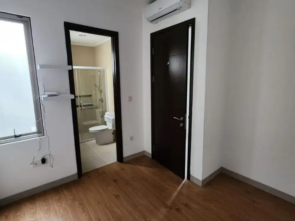 Dijual Rumah PIK 2 Cluster Danau Hadap Selatan 6x12,5 Semi Furnish 3M Nego