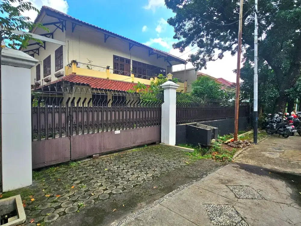 BEST DEAL!Jalan Utama. Rumah Dijual Kebayoran Baru, Dkt PTIK , Blok M