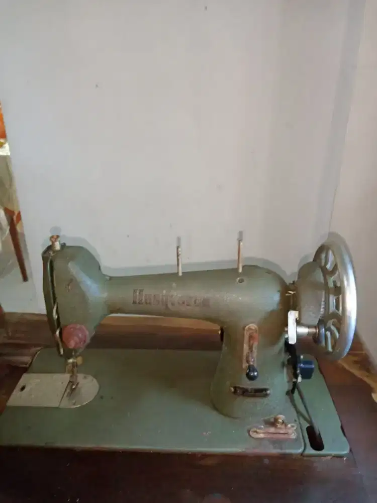 Mesin Jahit Husqvarna Antik