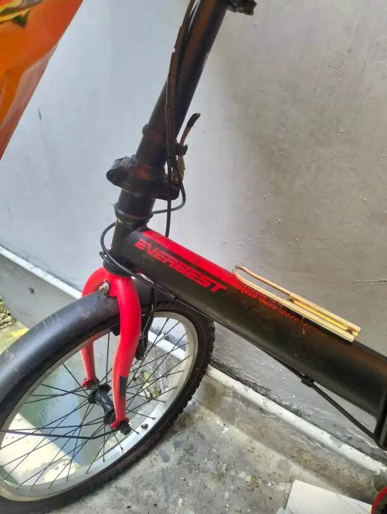 Sepeda lipat merk Everbest