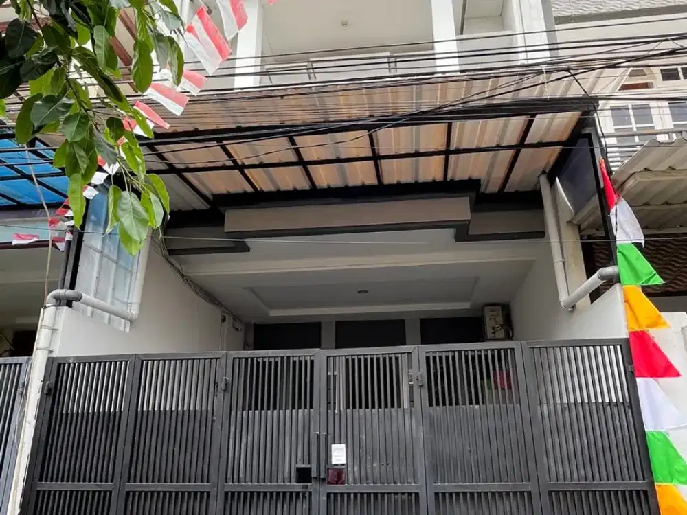 Rumah 3 Lantai Siap Huni Bebas Banjir Tomang Jakarta Barat