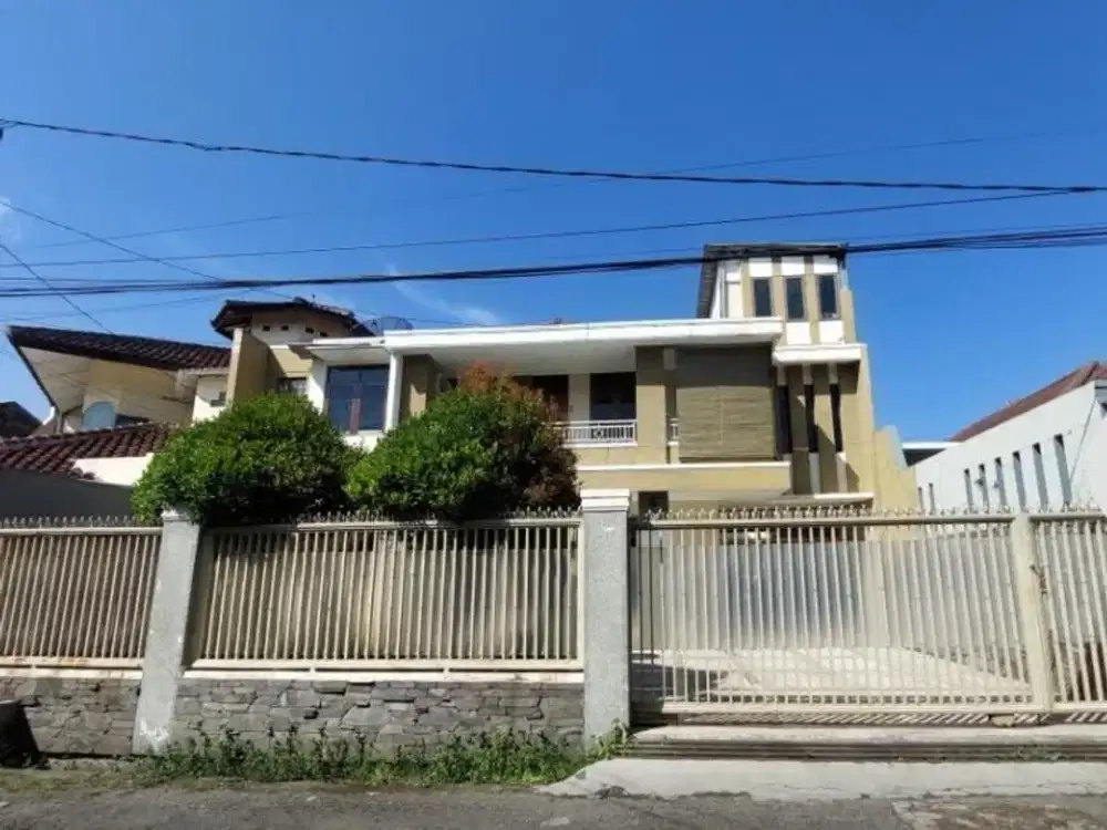 DILELANG MURAH Rumah 2 lantai SHM siap huni di Jalan Mengger, Bandung