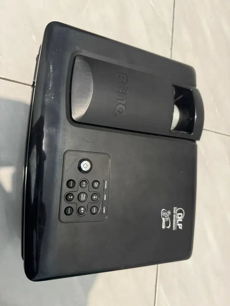 Proyektor benq mp512