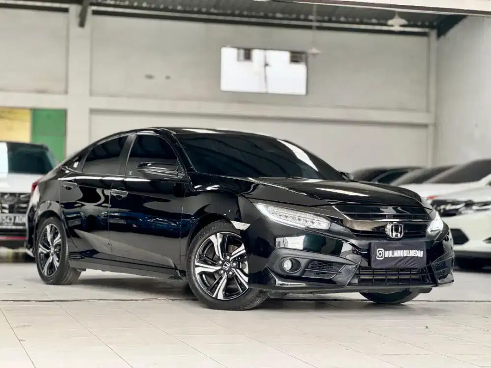 Honda Civic turbo 2018 full original odo 40K