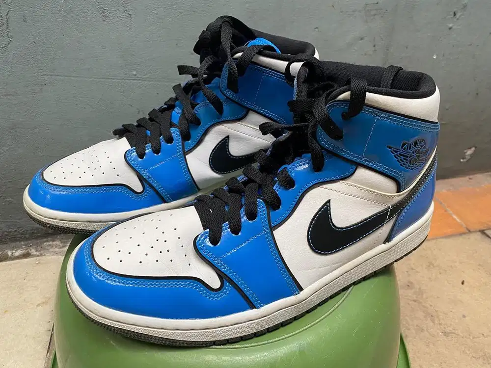Sepatu Nike Air Jordan 1 SE Mid Signal Blue