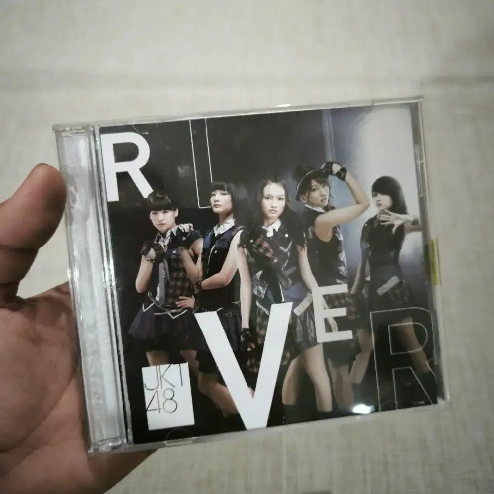Isi 3 Lagu Kaset CD JKT48 River Compact Disc Hard Cover