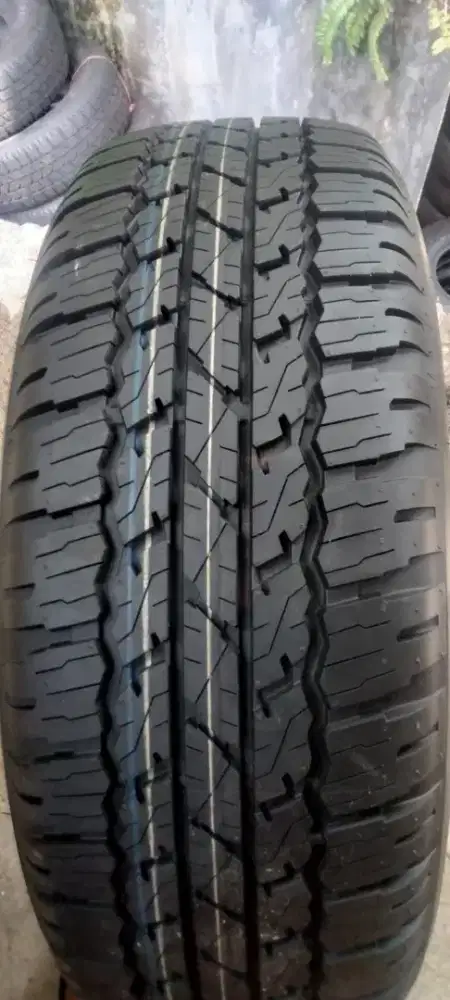 265 65 17 Bridgestone dueler AT D693