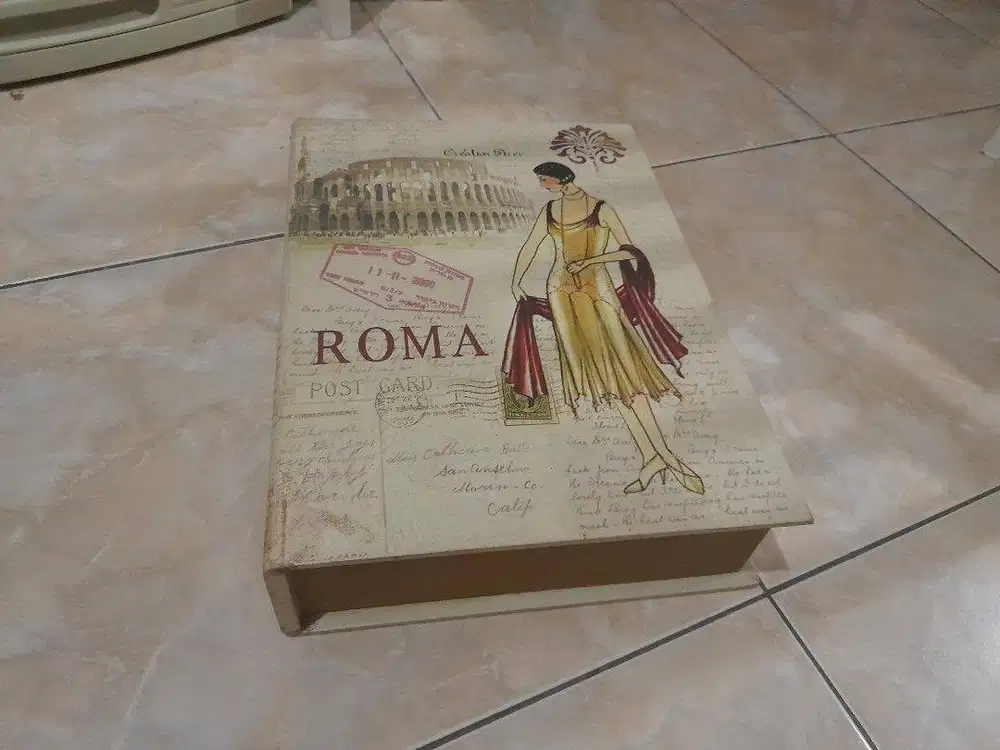 1 set kotak buku palsu