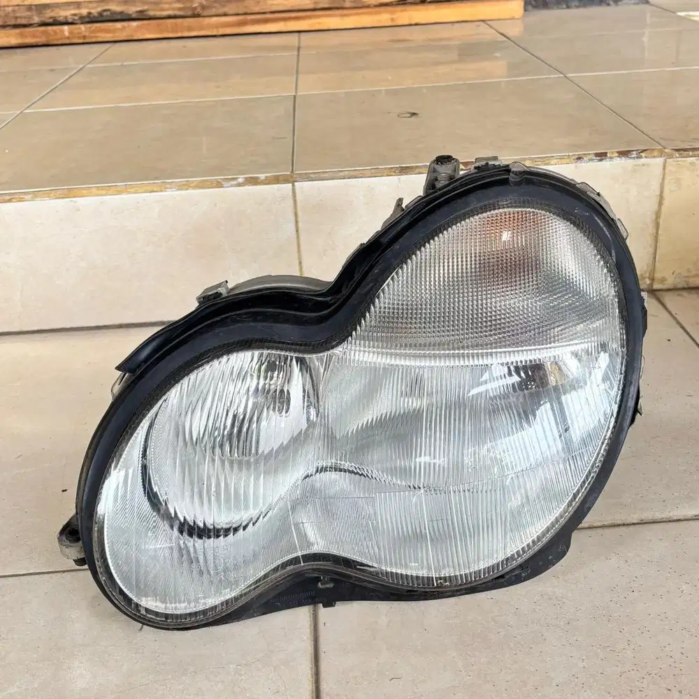 Head Lamp Kiri Mercy W203 C Class. Lampu Depan LH Original Mercedes