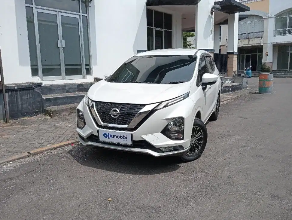 Like New - NISSAN LIVINA 1.5 EL BENSIN A/T 2019 PUTIH