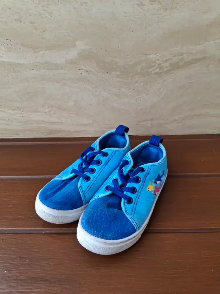 Sepatu Anak slip-on Baby Shark US Size 10