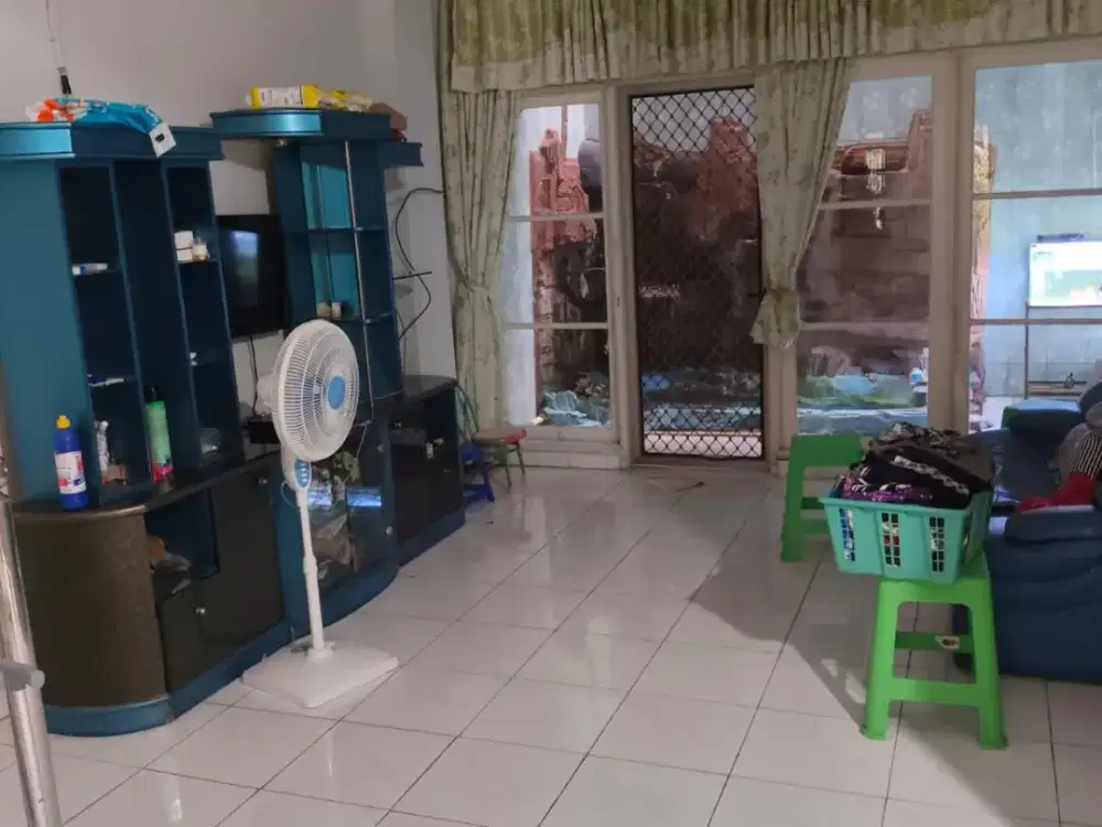 DIJUAL RUMAH BAGUS HADAP SELATAN HARGA MURAH DI TAMAN SURYA 5