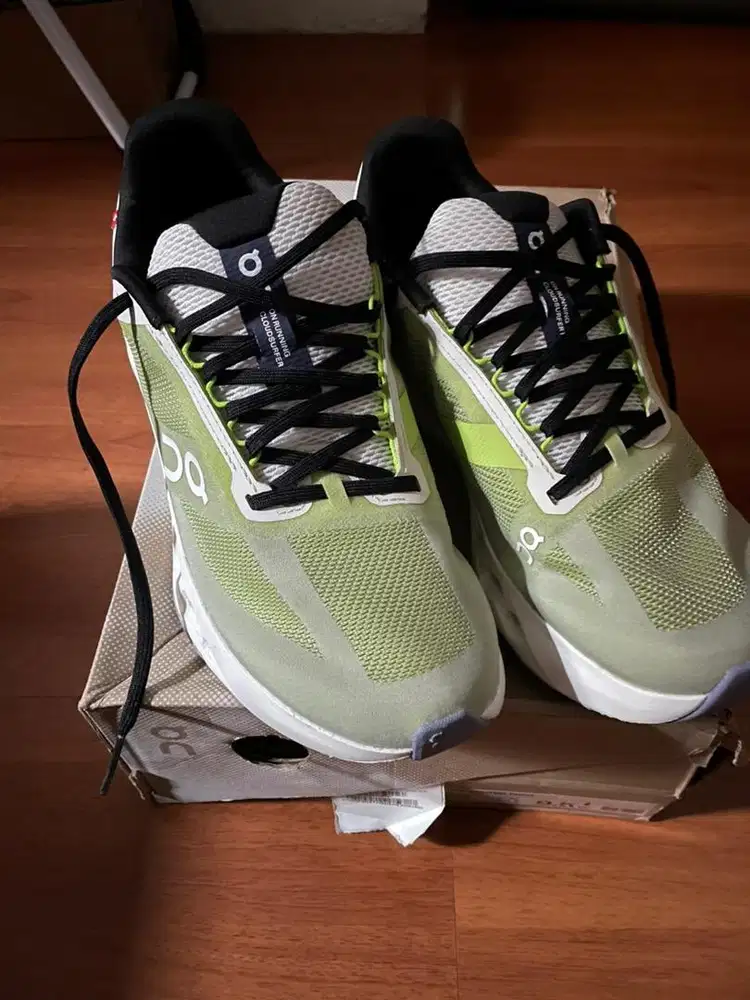 Sepatu On Cloudsurfer Next