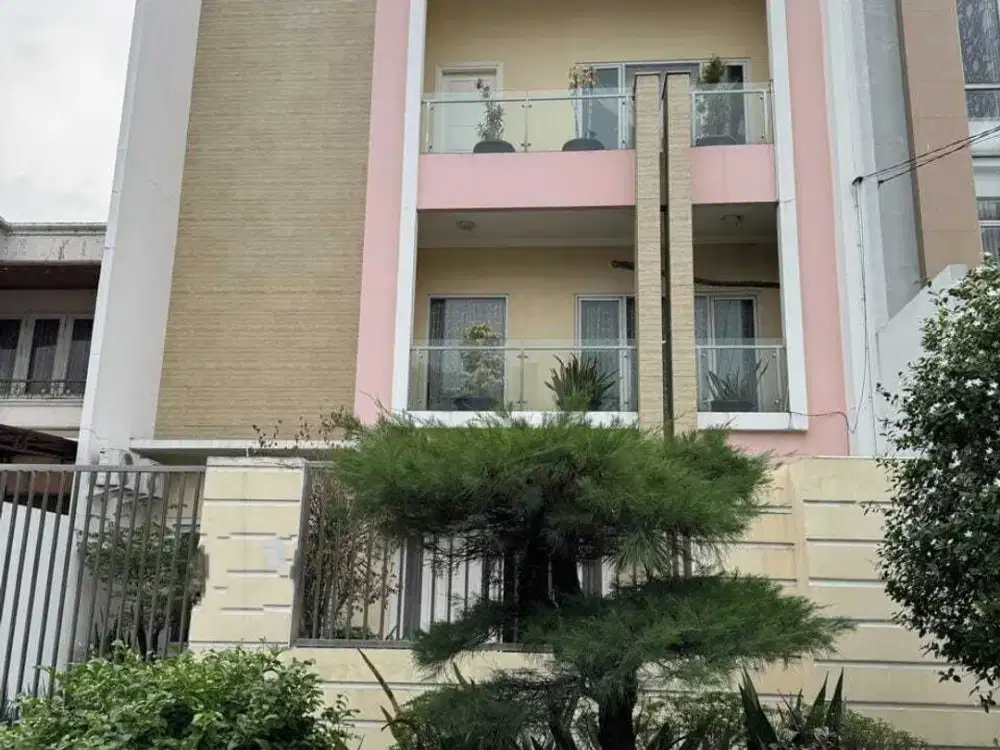 RUMAH BARU MINIMALIS 3 LANTAI JALAN LEBAR JUAL TERMURAH DI TAMAN SURYA