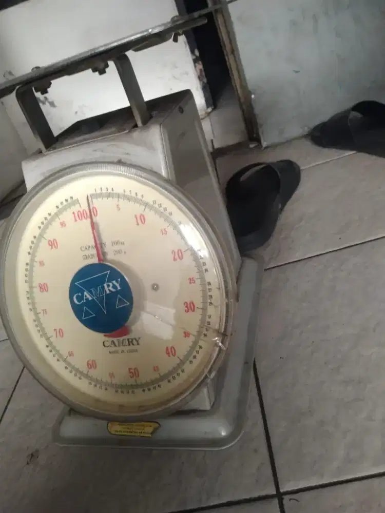 Timbangan duduk merk Camry