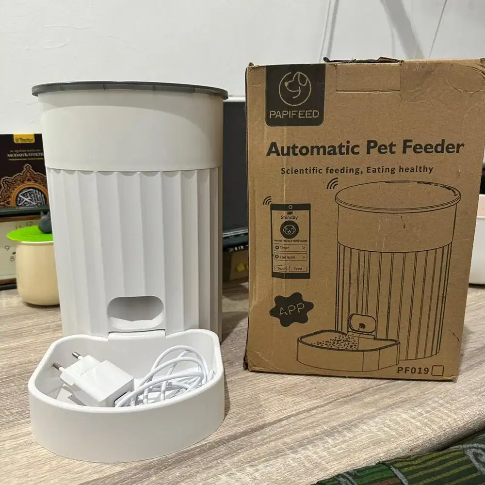 Pet Feeder Otomatis (Tempat Makan Kucing Otomatis)