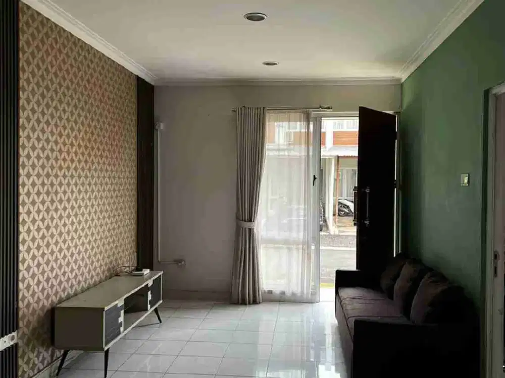 DISEWAKAN RUMAH HOEK 2 LANTAI DI CLUSTER BARU KOTA WISATA, DEKAT MAL!