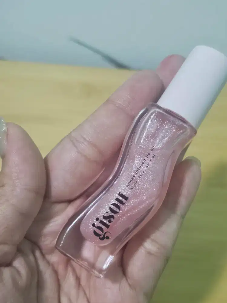 Gisou honey infused lip oli