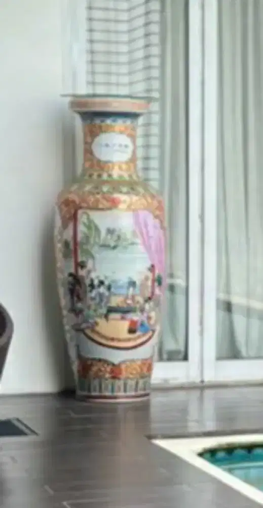 Guci hiasan rumah berumur 40 tahunan, bagus elegan, tinggi 140cm