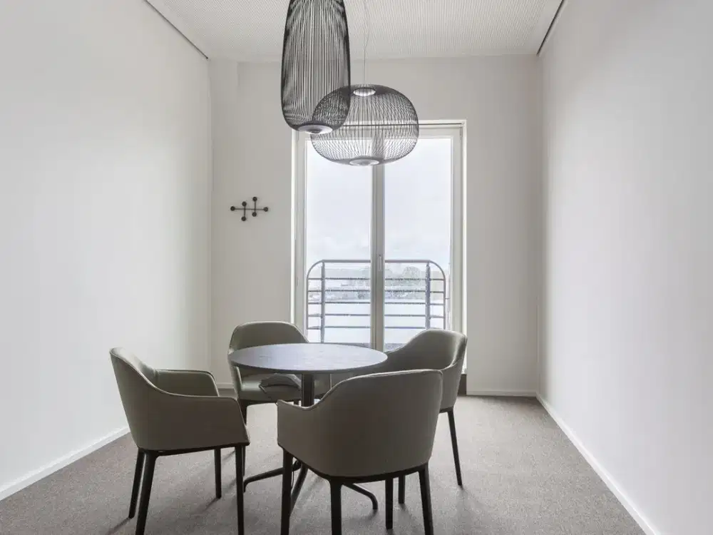 Regus - Singosari Residence Semarang (Kantor Pribadi 4 orang)