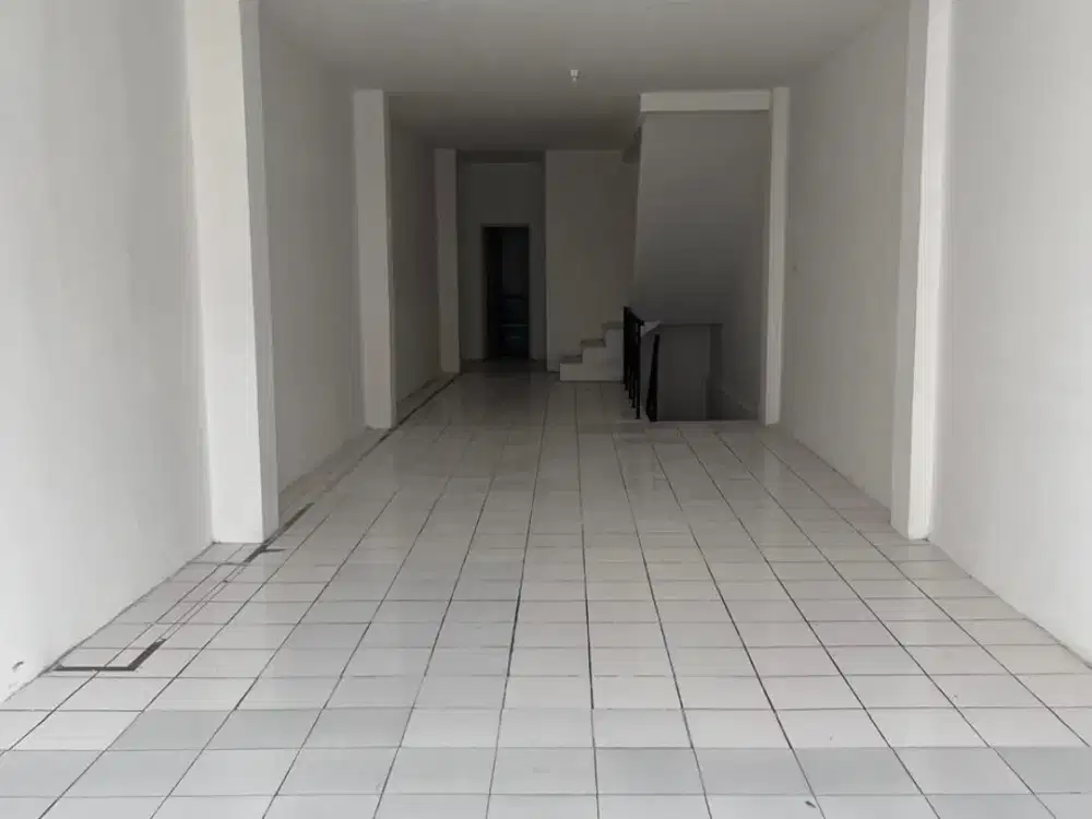 Ruko 3 Lantai Disewakan Lokasi Strategis di Tebet Raya