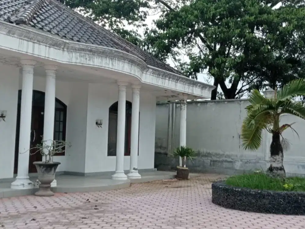 Dijual Rumah Gaya Klasik Eropa – Glagah, Banyuwangi