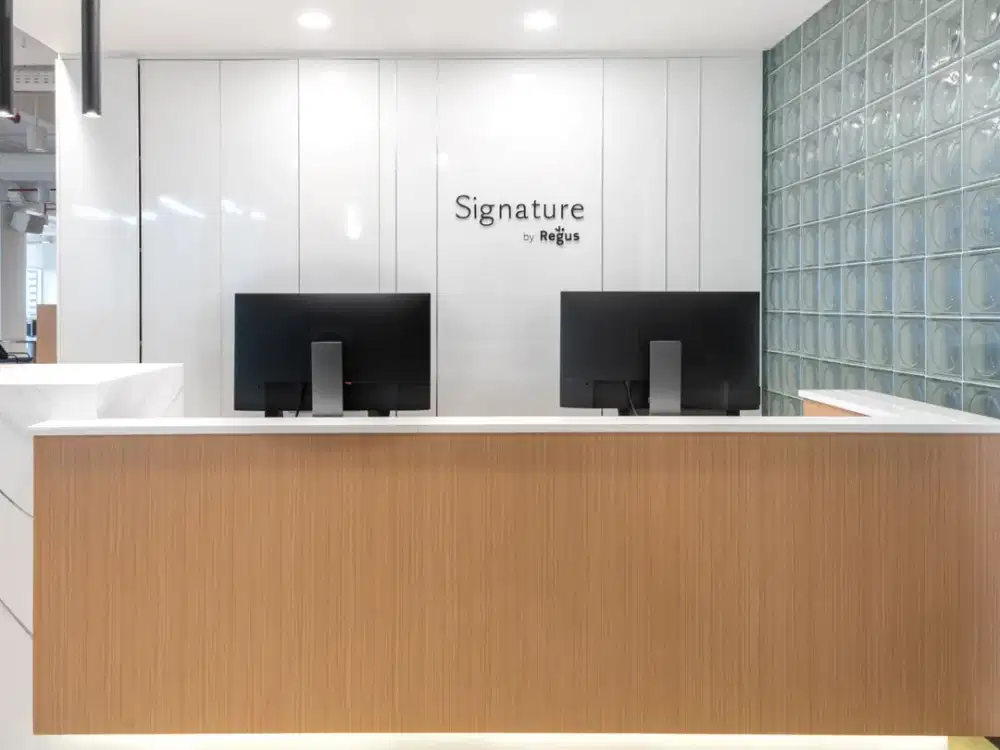 Regus - Jakarta South Quarter (Kantor Pribadi 2 orang)