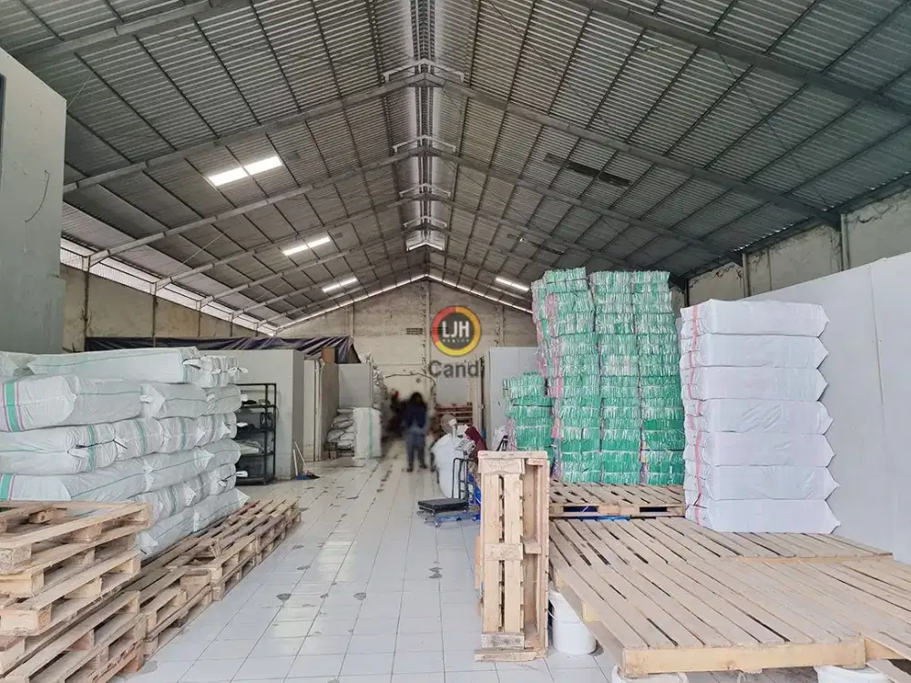 Gudang di Pangkalan Truk Genuk Semarang