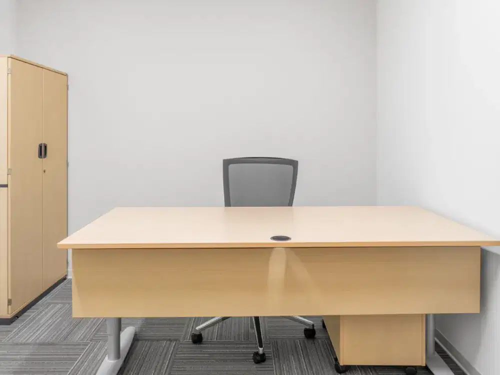 Regus - GKM Green Tower (Kantor Pribadi 2 orang)