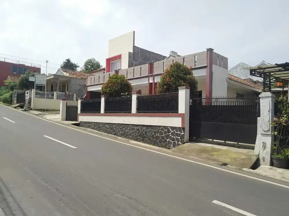 Dijual Rumah Bersih & Terawat di Pinggir Jalan Raya Padalarang Cisarua, KBB