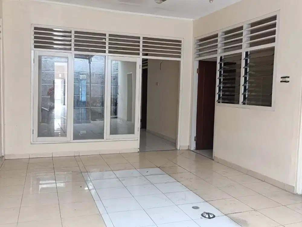 Rumah disewakan di Bidara Cina Otista