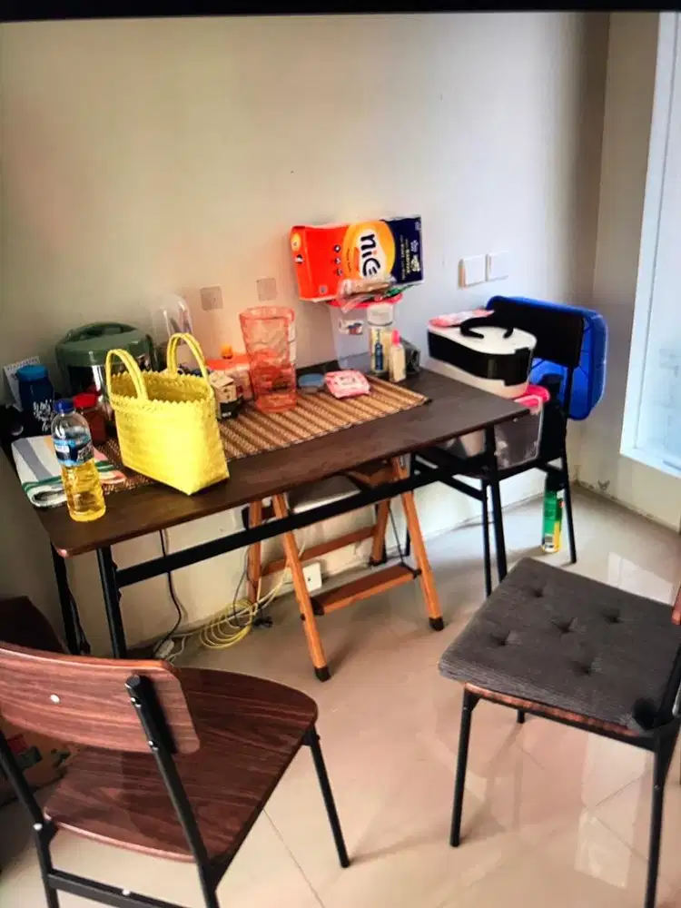 Dijual 1 set meja makan