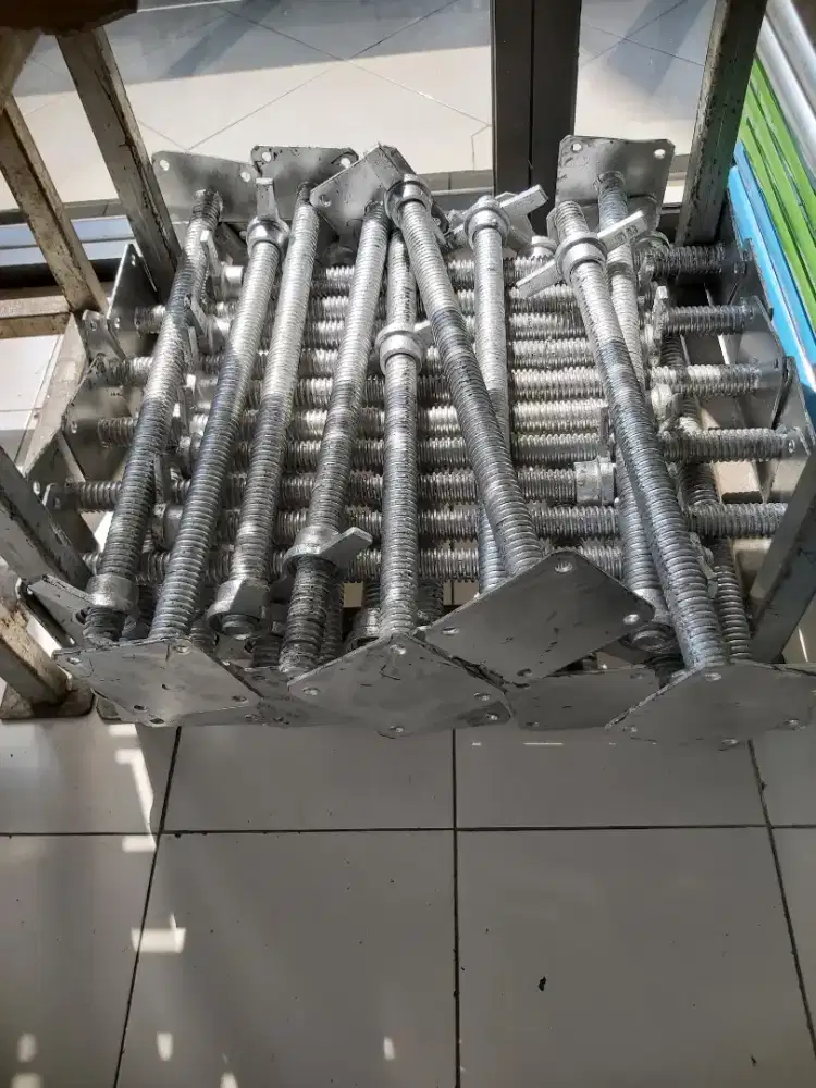 JACK BASE / KAKI SCAFFOLDING