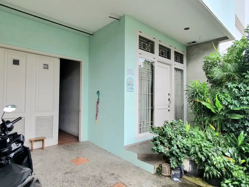 Rumah benhil, dekat mesjid, siap huni, strategis, dekat ke sudirman jakarta pusat