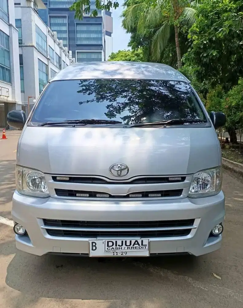 Hiace Commuter Upgrade Lounge 9 seat recl, Karaoke, Wifi, km 67.000!!!