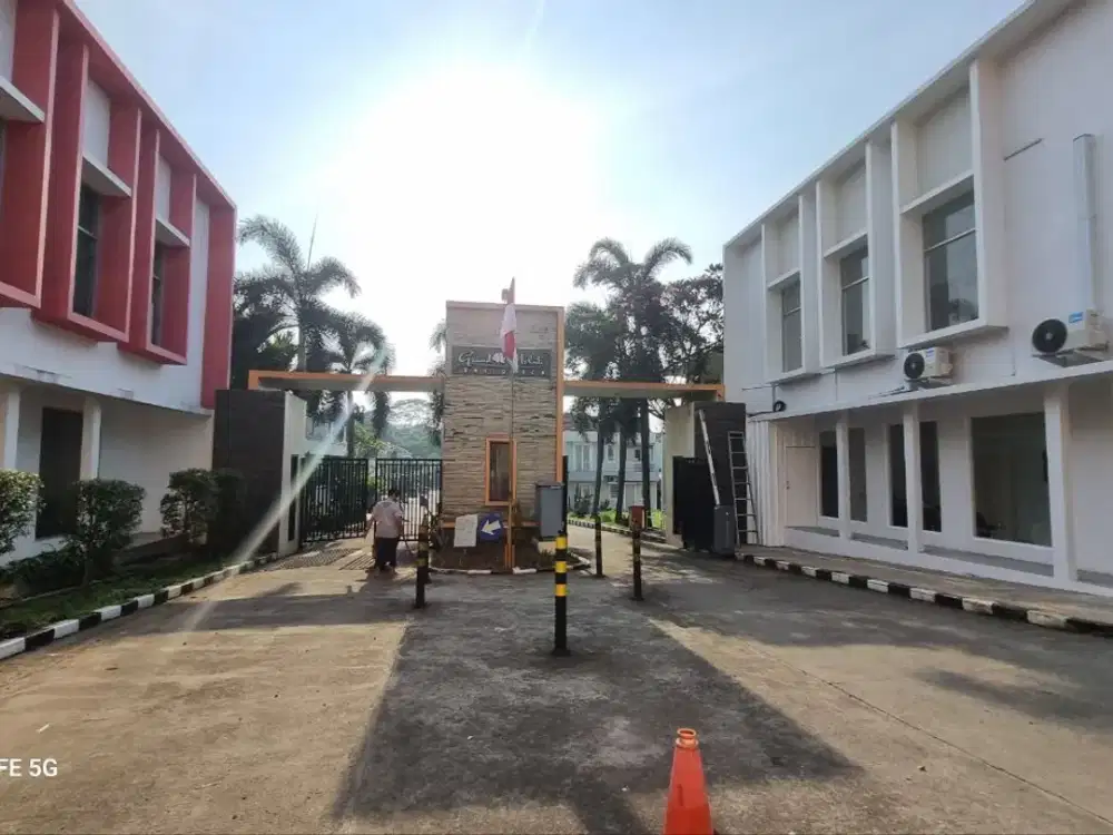 Nsr.Rumah 2lantai Strategis Dkt pintu Tol Jt warna di Jatimelati Bekasi